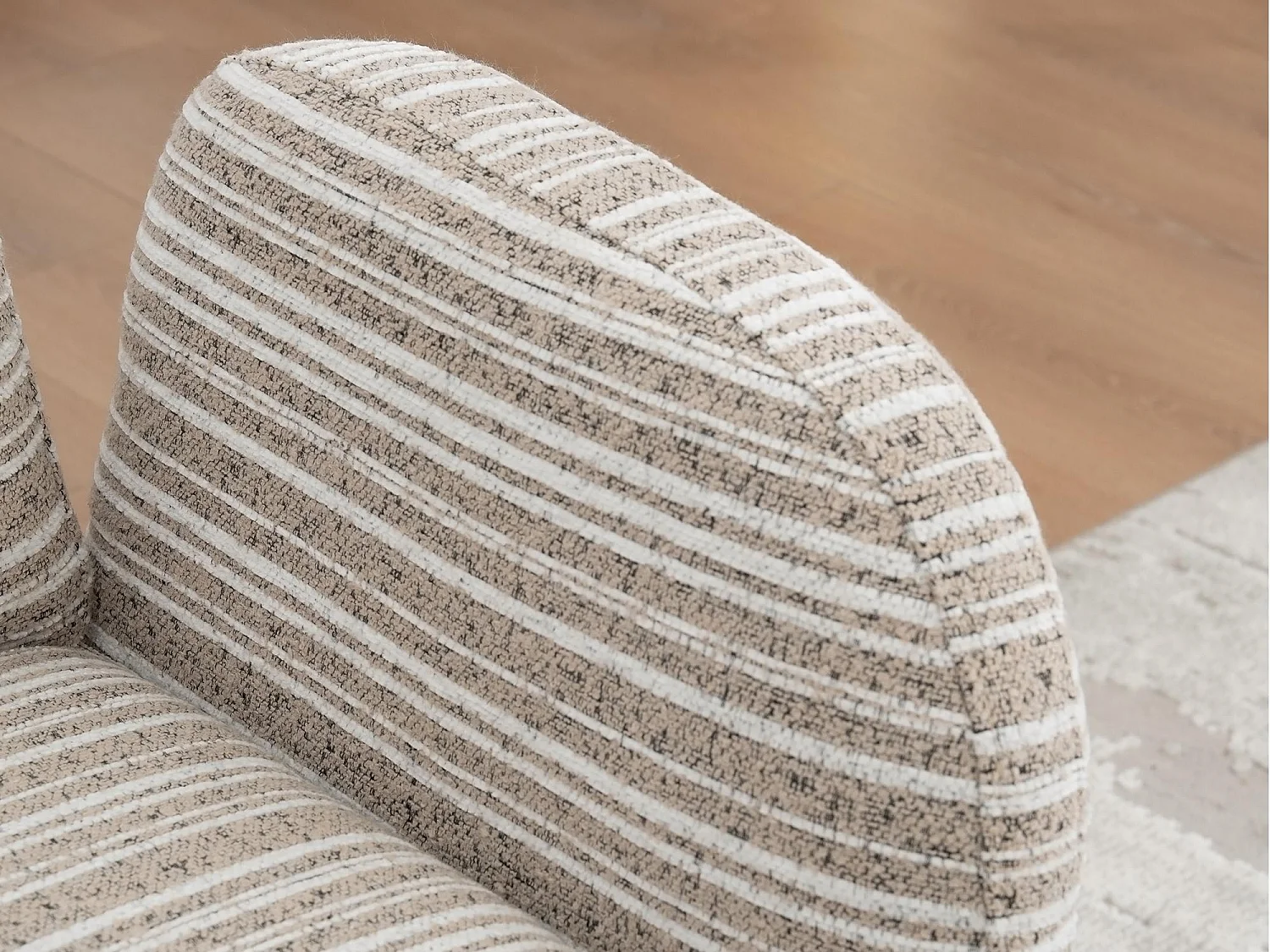 Línea 1.0 - Sillón Relax Bouclé con Reposabrazos con Bolsillos - Confort Ergonómico - Color Caqui - Para Decorar Cualquier Habitación