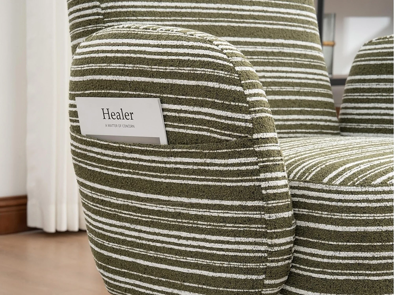 Linea 1.0 - Relaxfauteuil Bouclé met Armleuningen en Zakjes - Ergonomisch Comfort - Voor het Decoreren van Elke Kamer