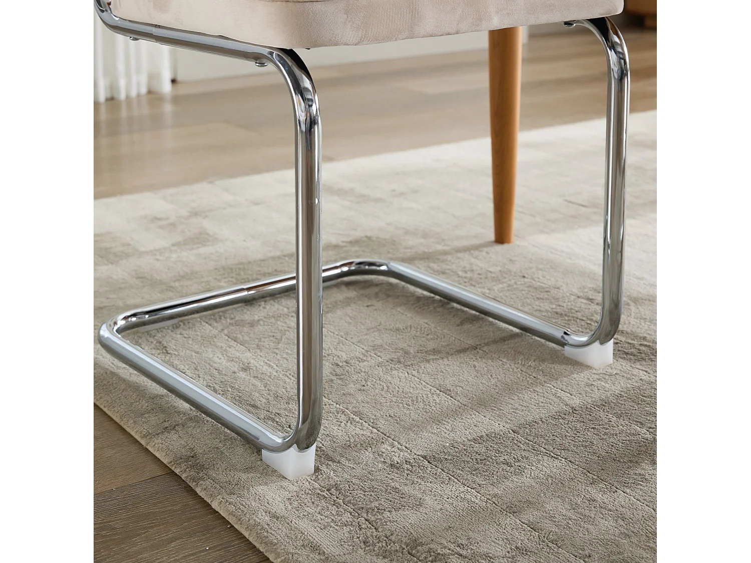 Lot de 2 chaises de salle à manger – Dossiers en rotin – Assises rembourrées en velours – Beige