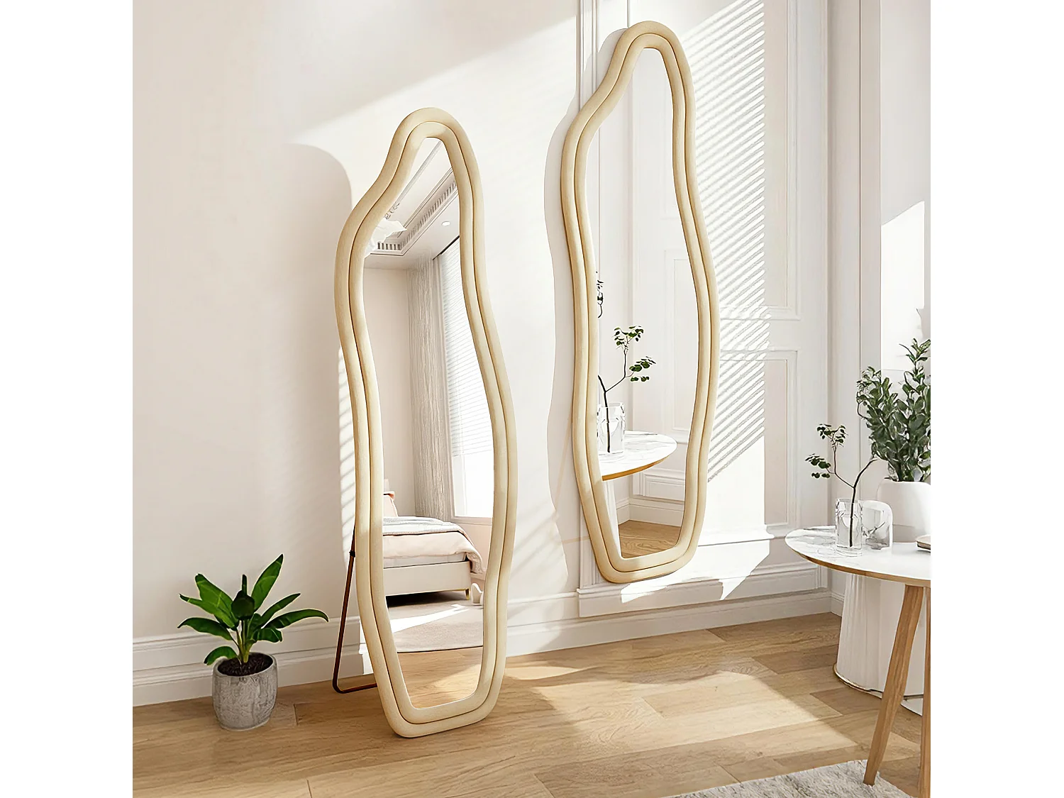 Vrijstaande spiegel 160 x 50 cm - met onregelmatige golvende randen - met standaard en houten frame bekleed met flanel - geel