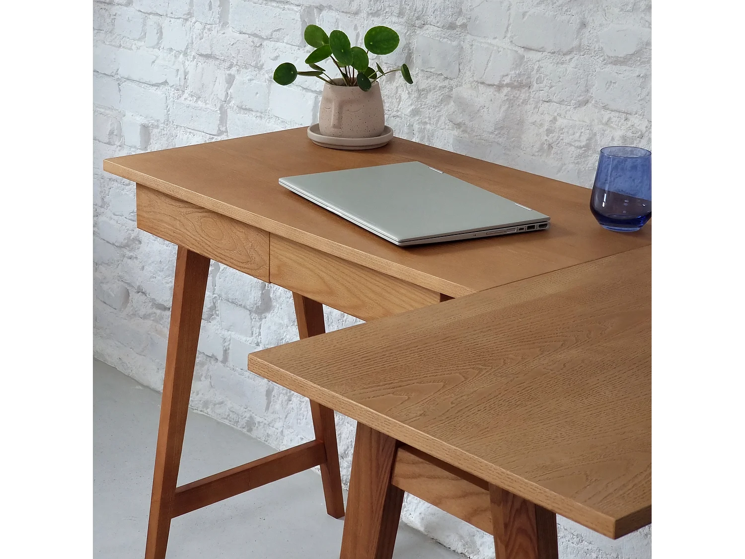 Bureau d'angle avec 2 tiroirs 135 x 85 cm Luka Noyer | Côté droit