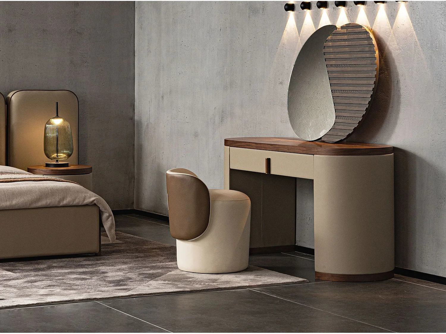 Schminktisch aus Kunstleder, Nussbaum und Holz mit visonfarbenem Kunstleder bezogen 7220 ANGEL CERDA