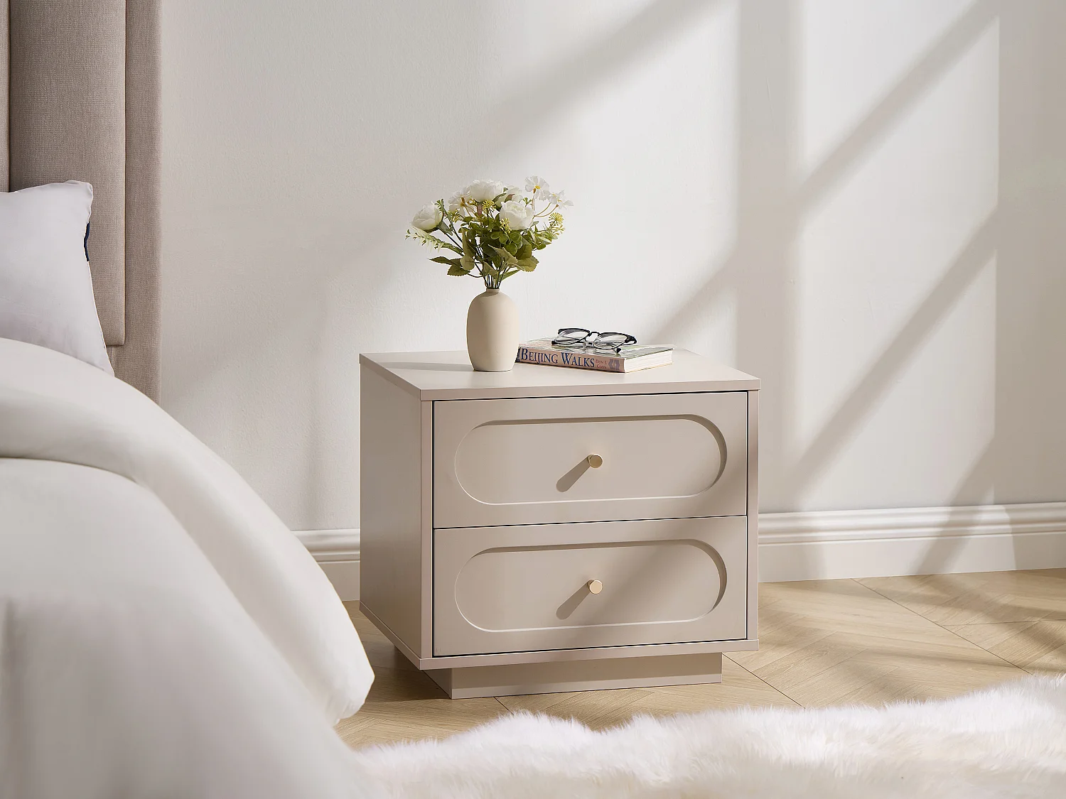 Table de chevet avec 2 tiroirs - Beige et doré - VALONIRO