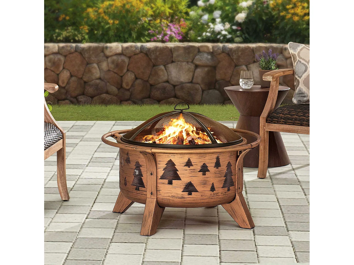 Foyer de Noël ASKJA 76 cm en acier cuivré avec pare-étincelles et tisonnier - Motif arbre