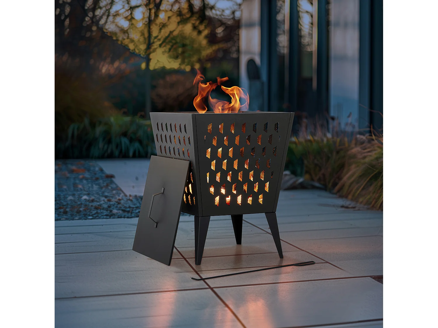 Foyer carré en acier ALBANI 46 cm avec couvercle et tisonnier