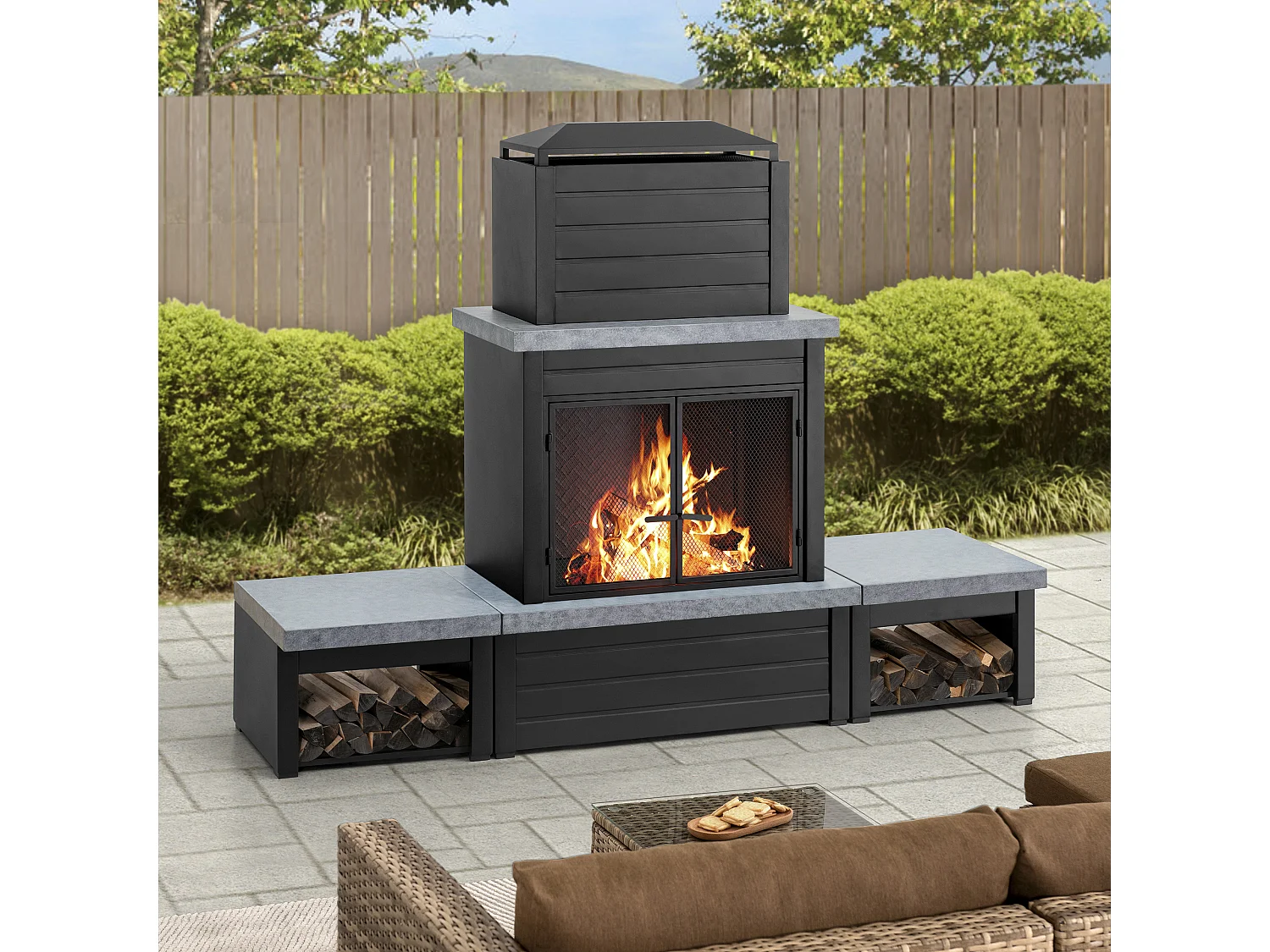 Cheminée d'extérieur VULTURE avec conduit et porte-bûches