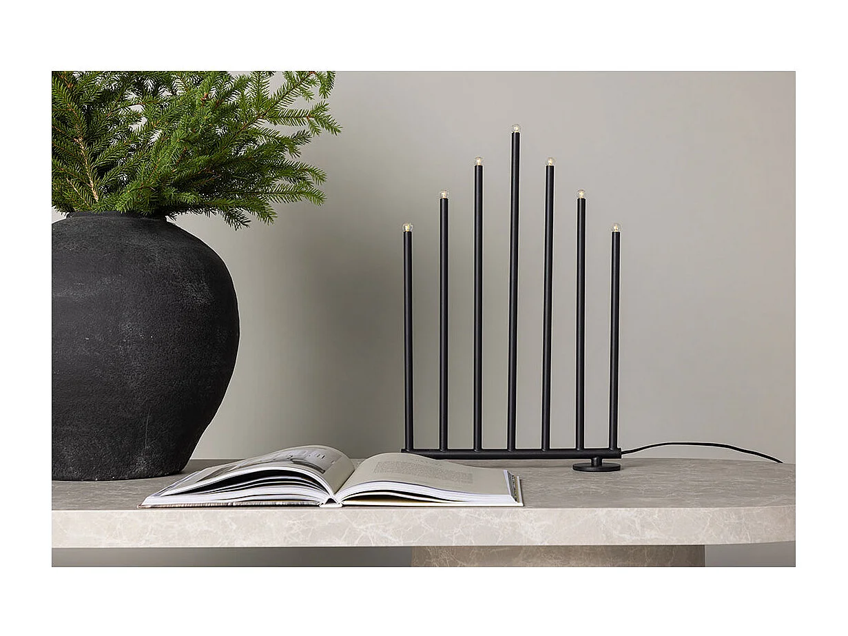 Soporte de adviento eléctrico Björnfjället con 7 luces, color negro.