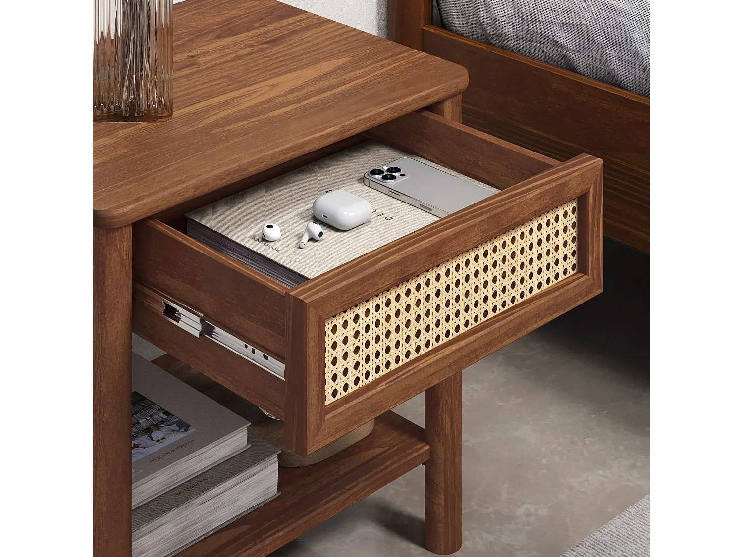 Table de Chevet CEFIRA avec 1 Tiroir en Bois Massif Couleur Châtaignier, Design Élégant en Rotin, avec 1 Étagère