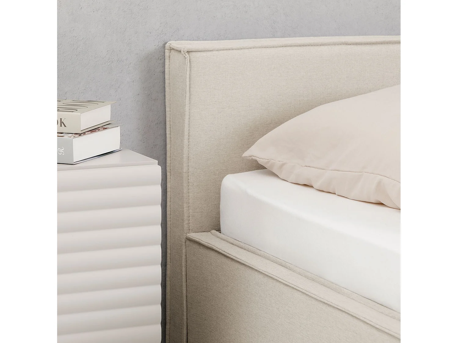 Lit Double PESARO rembourré 160x200 cm, Tête de lit en Tissu, Blanc Crème, avec Sommier, Lit Queen Size pour Adulte, Lit 2 Places