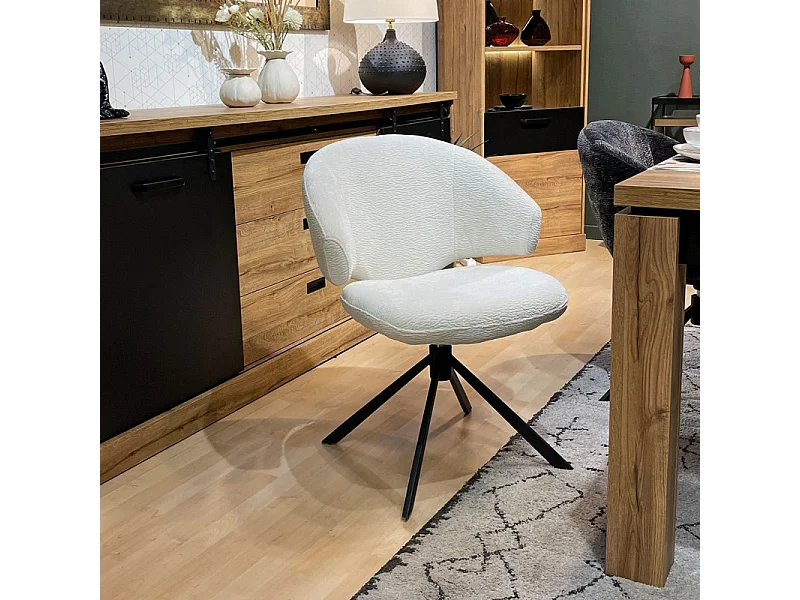 Chaise pivotante tissu velours écru et pieds métal noir – NORA