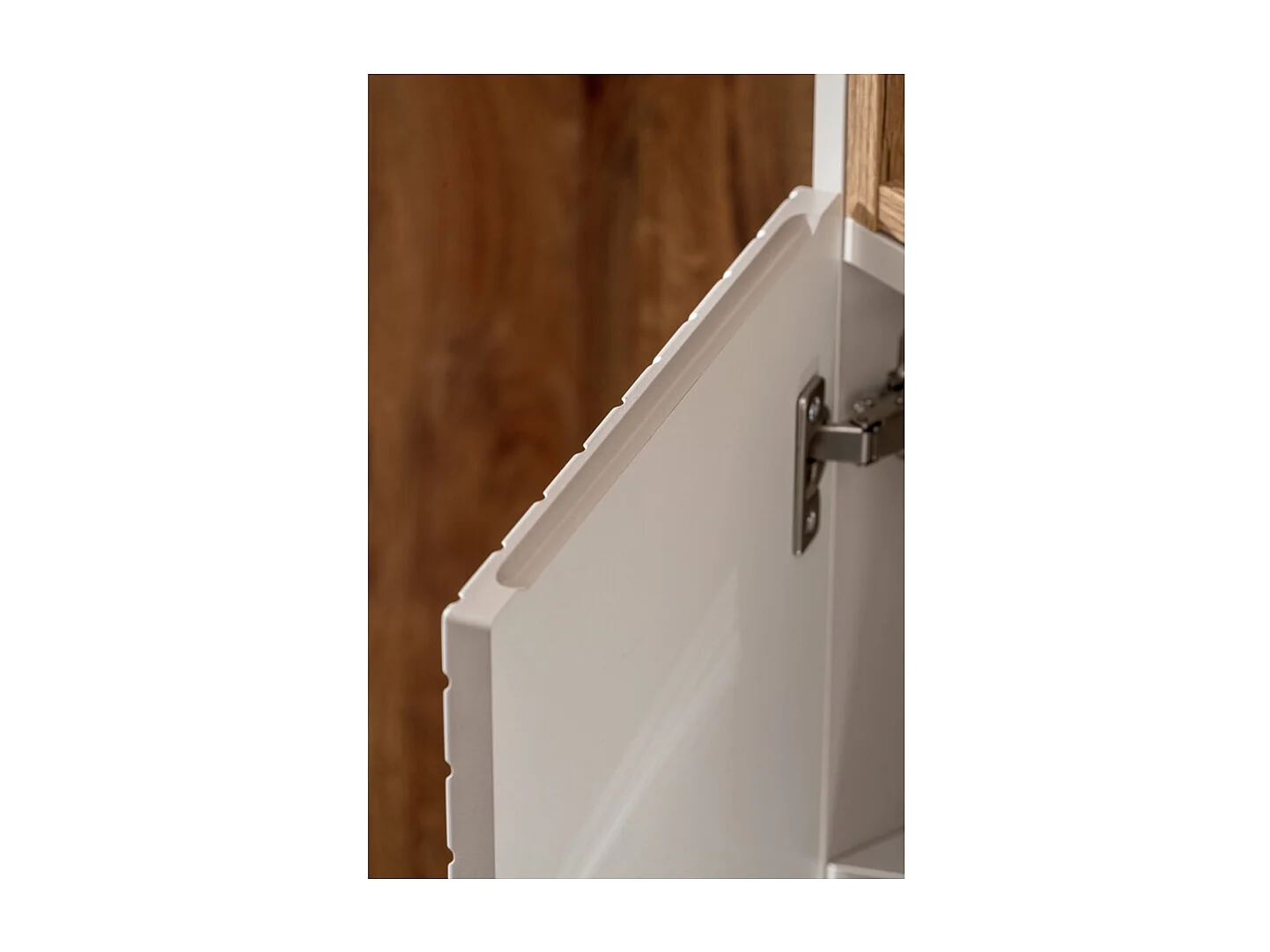 Colonne de salle de bain AOKI – 2 portes – Finition beige cachemire à motifs chevron – L30 × P25 × H140 cm – À suspendre