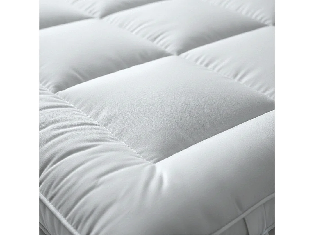 Surmatelas Simple | Protège-Matelas Matelassé avec Garnissage 1000 g/m² | Housse en Microfibre Respirante avec Sangles Élastiques d’Angle |90x200