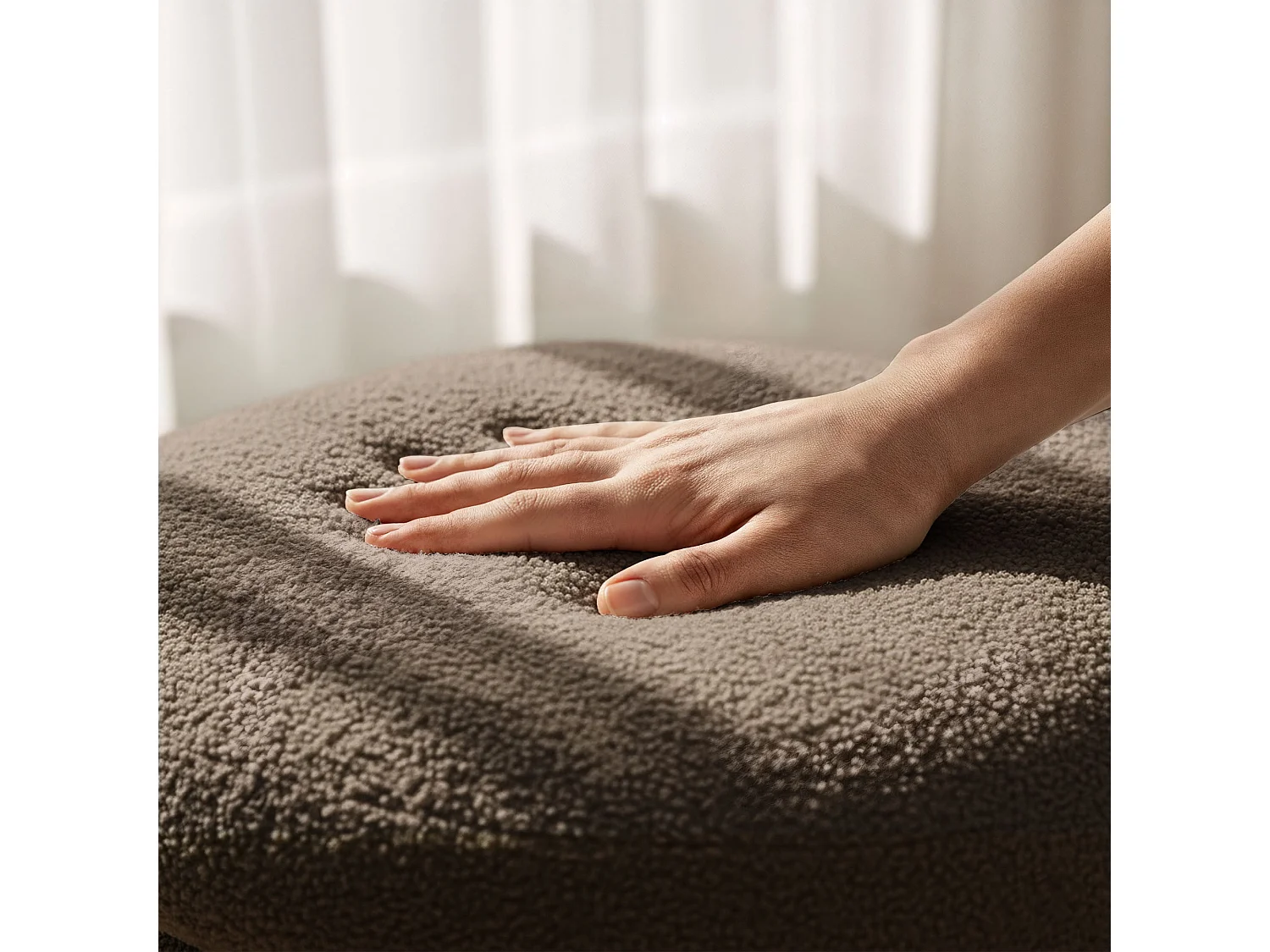 Tabouret en tissu teddy avec rangement 55 cm MOLLIS Marron