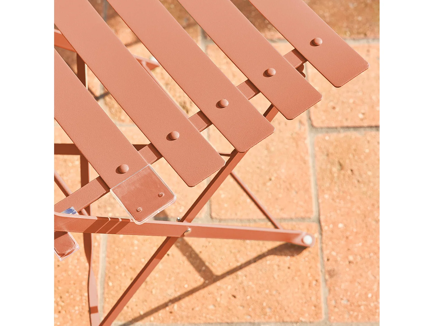 Table de jardin bistrot pliante métal + 2 assises tomette Ø60 x 70cm. acier thermolaqué