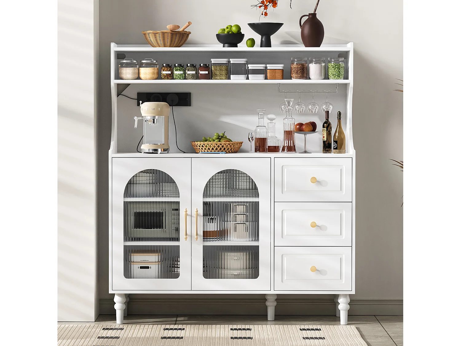 Küchen-Sideboard mit Steckdosen – 120 x 40 x 138,5 cm – mit 3 Schubladen, Weinglasablage, Regalböden und 2 Türen – MDF – weiß