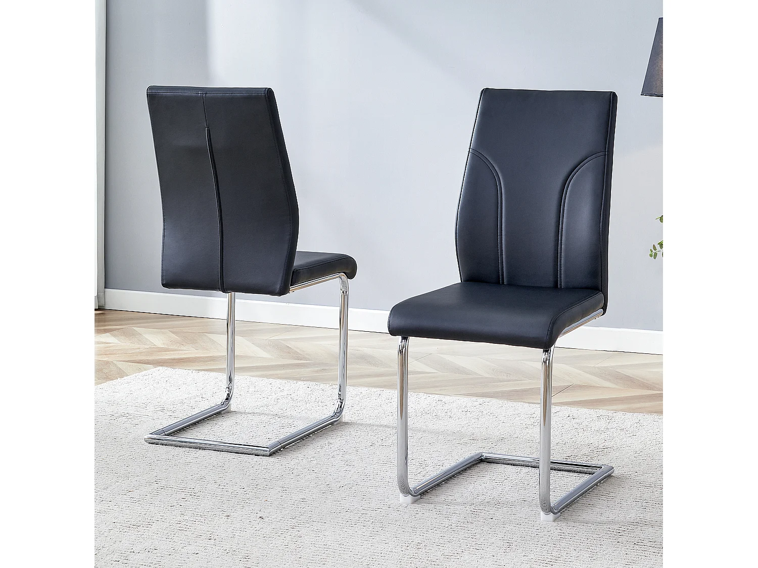 Lot de 2 chaises noire en simili cuir PU - Pieds en métal argenté