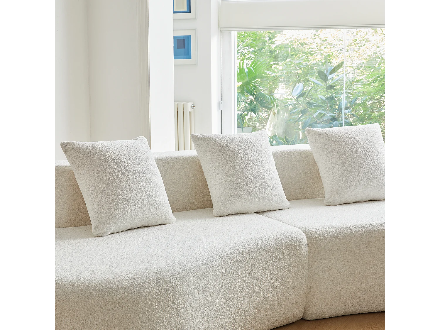 Sofá esquinero de 3 plazas con cojines - Diseño curvo - Tejido de terciopelo blanco