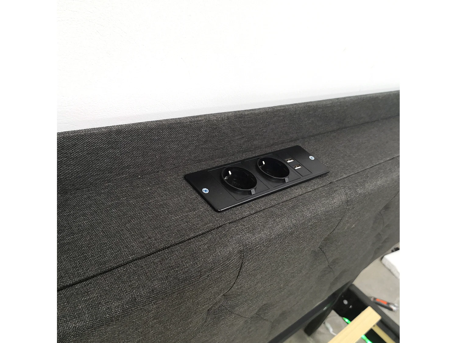 Lit rembourré 160x200 cm avec USB ,rangement et LED - Lit suspendu double - Tissu lin gris