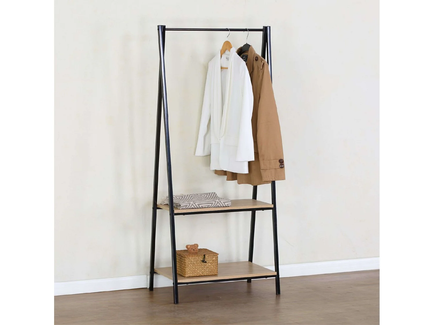 Burro de ropa 2 estantes melamina y metal roble cambrian negro 64x150x40 cm