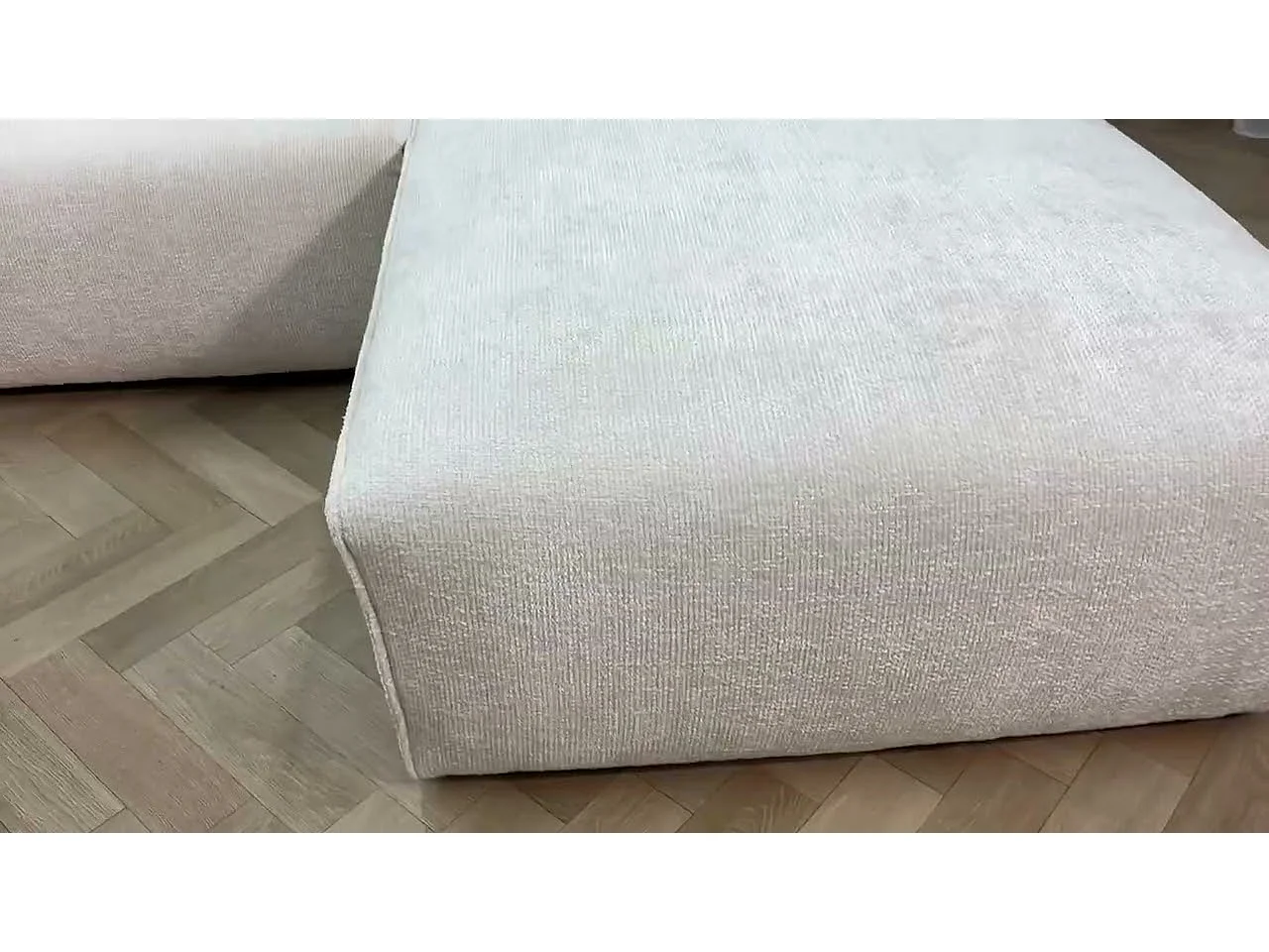 Canapé d'Angle gauche avec fonction de couchage Hudson coffre en bordeaux du fabricant -VINOTTI