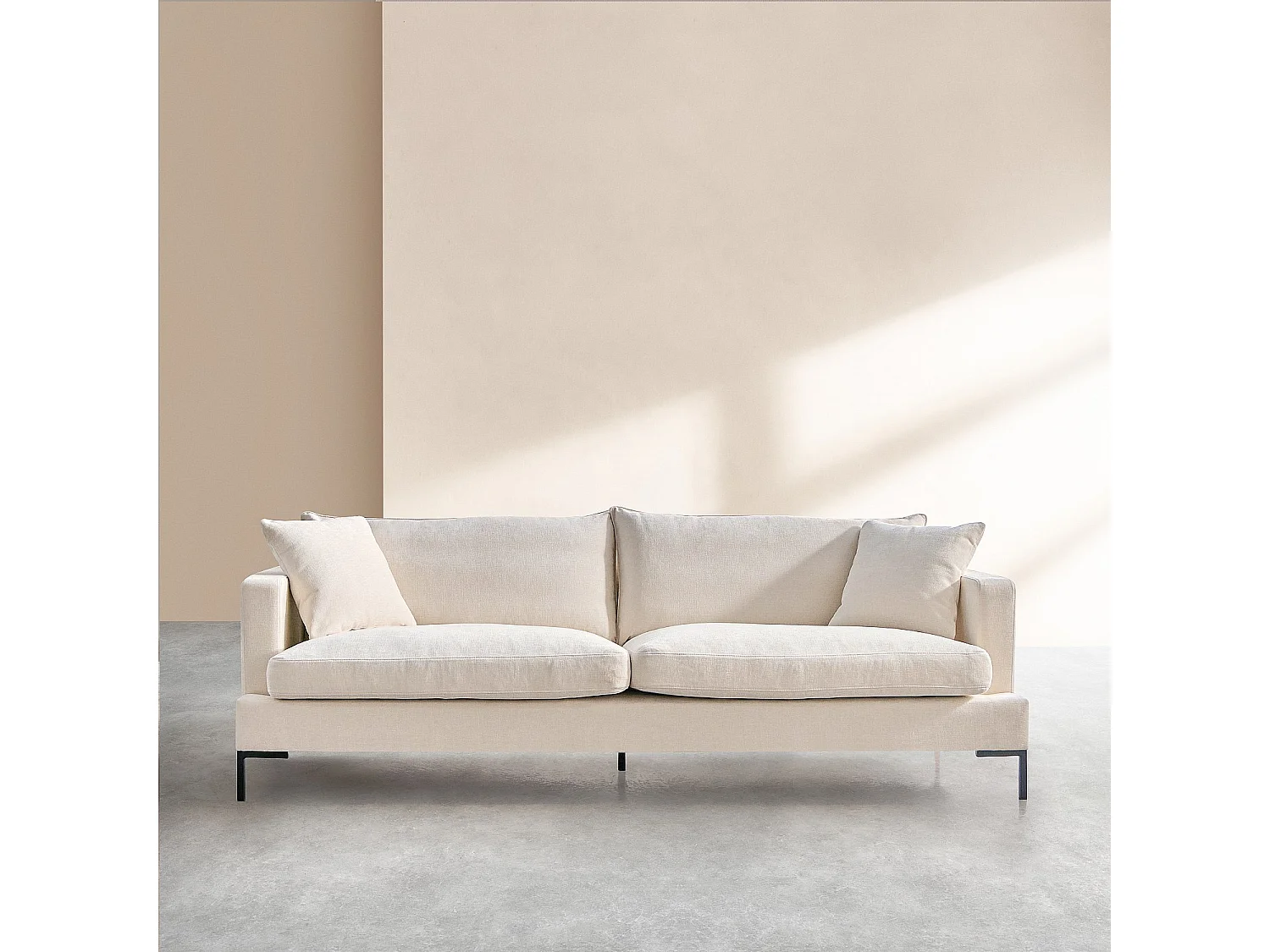 Canapé 4 places en tissu Kumal garni de plumes - Écru