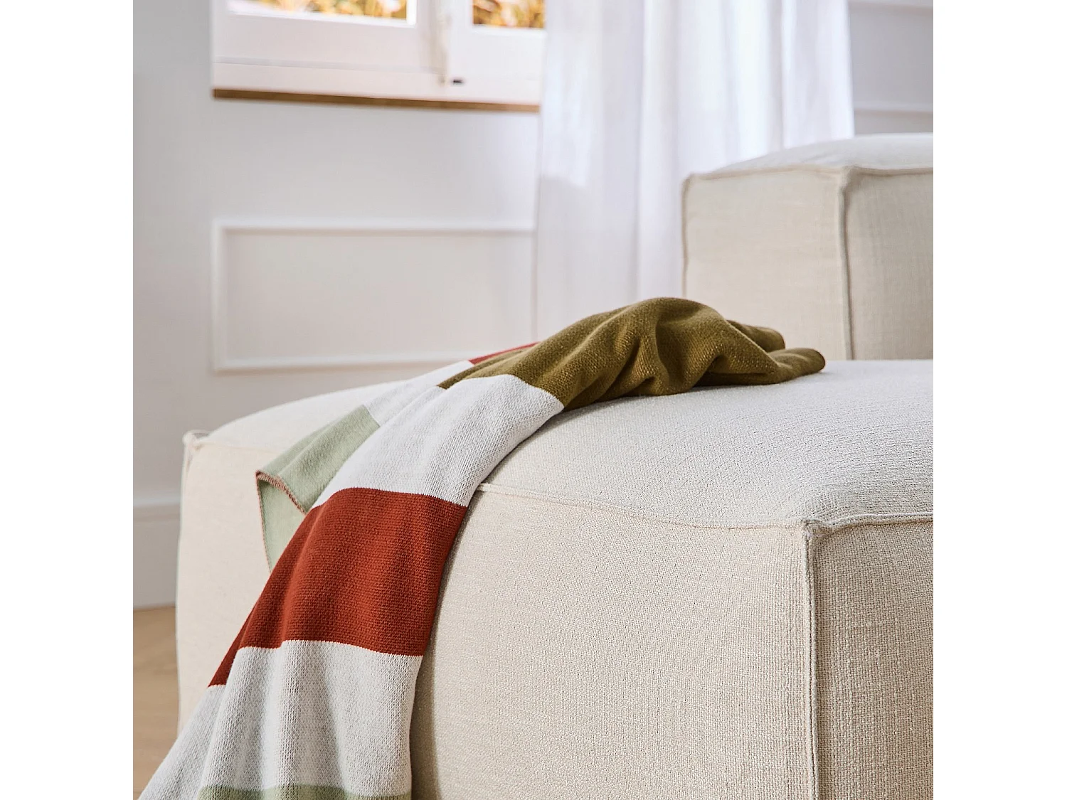 Habitat - Canapé d'angle gauche en tissu bouclette courte Mira - Ivoire - Edwin