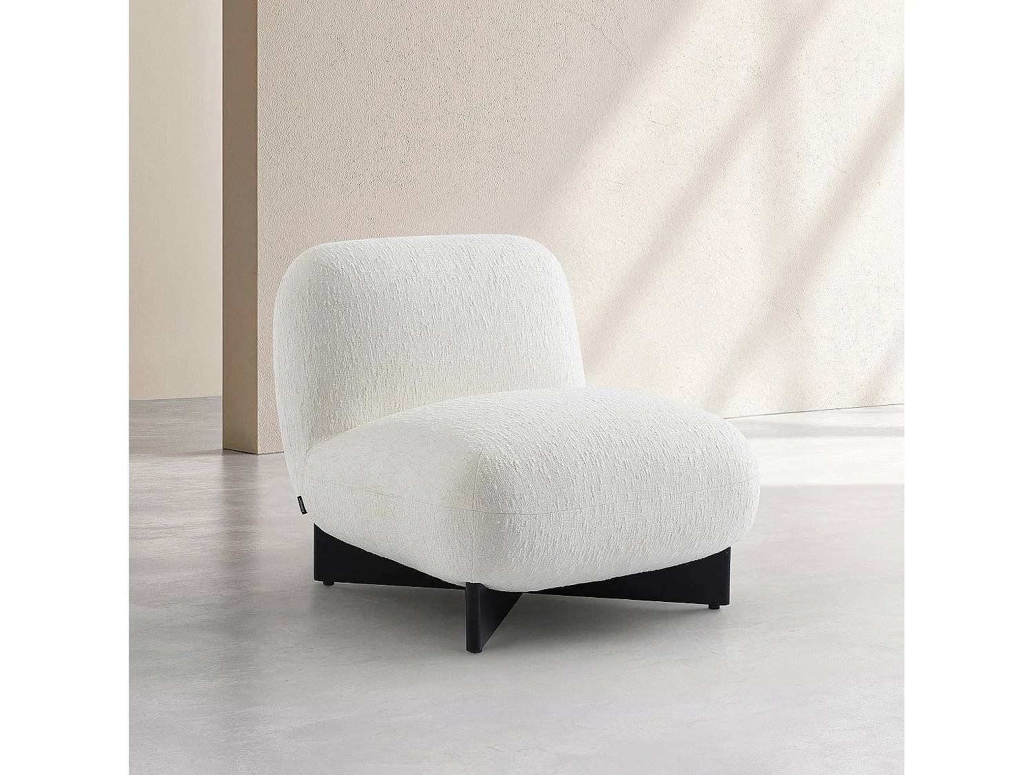 Habitat - Fauteuil en tissu texturé et bois massif noir - Écru - Skopi