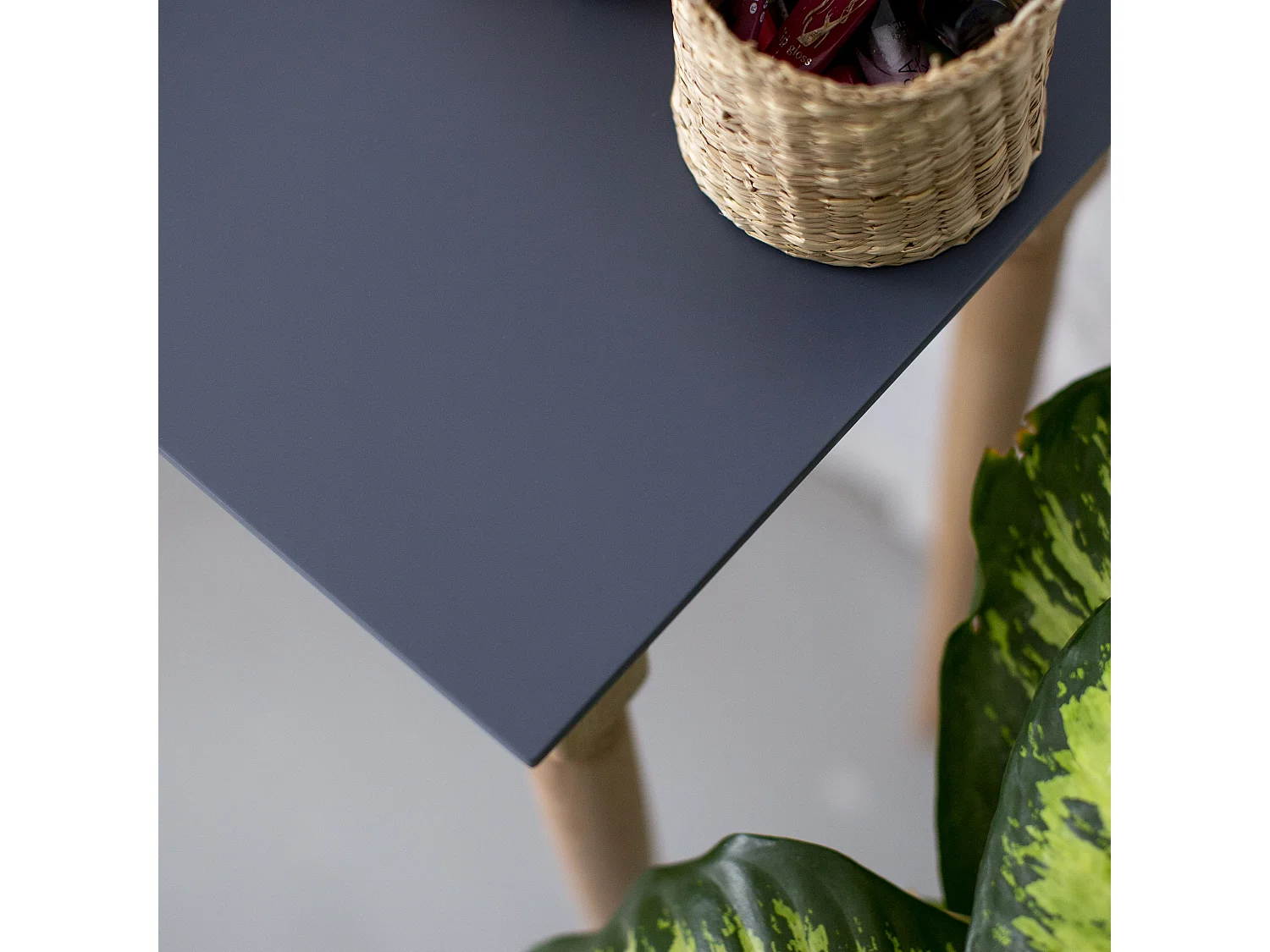 Petit bureau avec tiroir 85 x 40 cm Mamo Vert Sauge | Pieds en hêtre