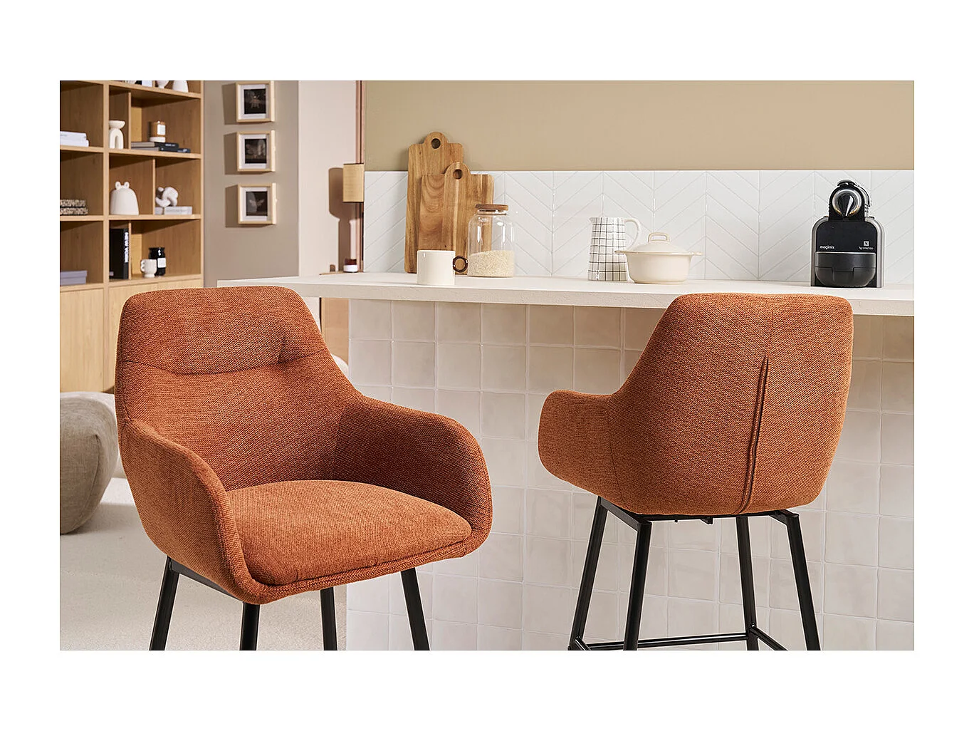 Taburetes de bar giratorios 360° en tela efecto terciopelo texturizado tierra quemada y metal H65.5 cm (juego de 2) ALESS