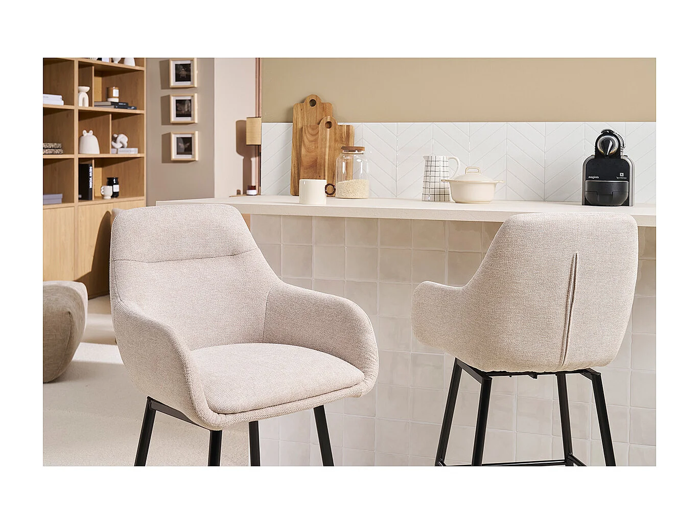 Taburetes de bar giratorios 360° en tela efecto terciopelo texturado beige y metal H65.5 cm (lote de 2) ALESS