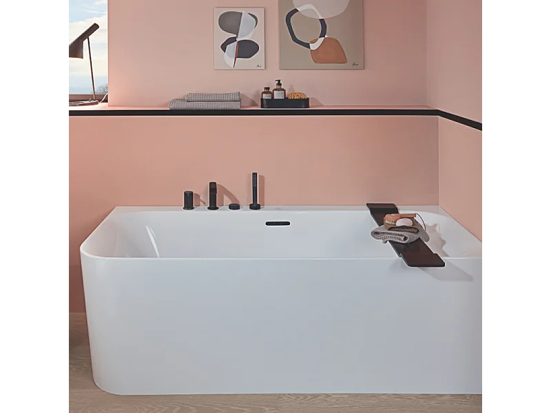 Baignoire semi-îlot d'angle VILLEROY & BOCH Loop & Friends version gauche avec bonde blanche et trop-plein chromé