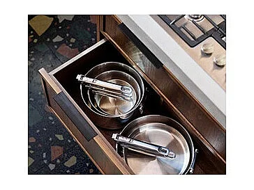 Space Steel Bratpfanne 20 cm (8") aus Edelstahl, klappbarer Griff, ideal für kleine Küchen, leicht zu reinigen und zu verstauen.