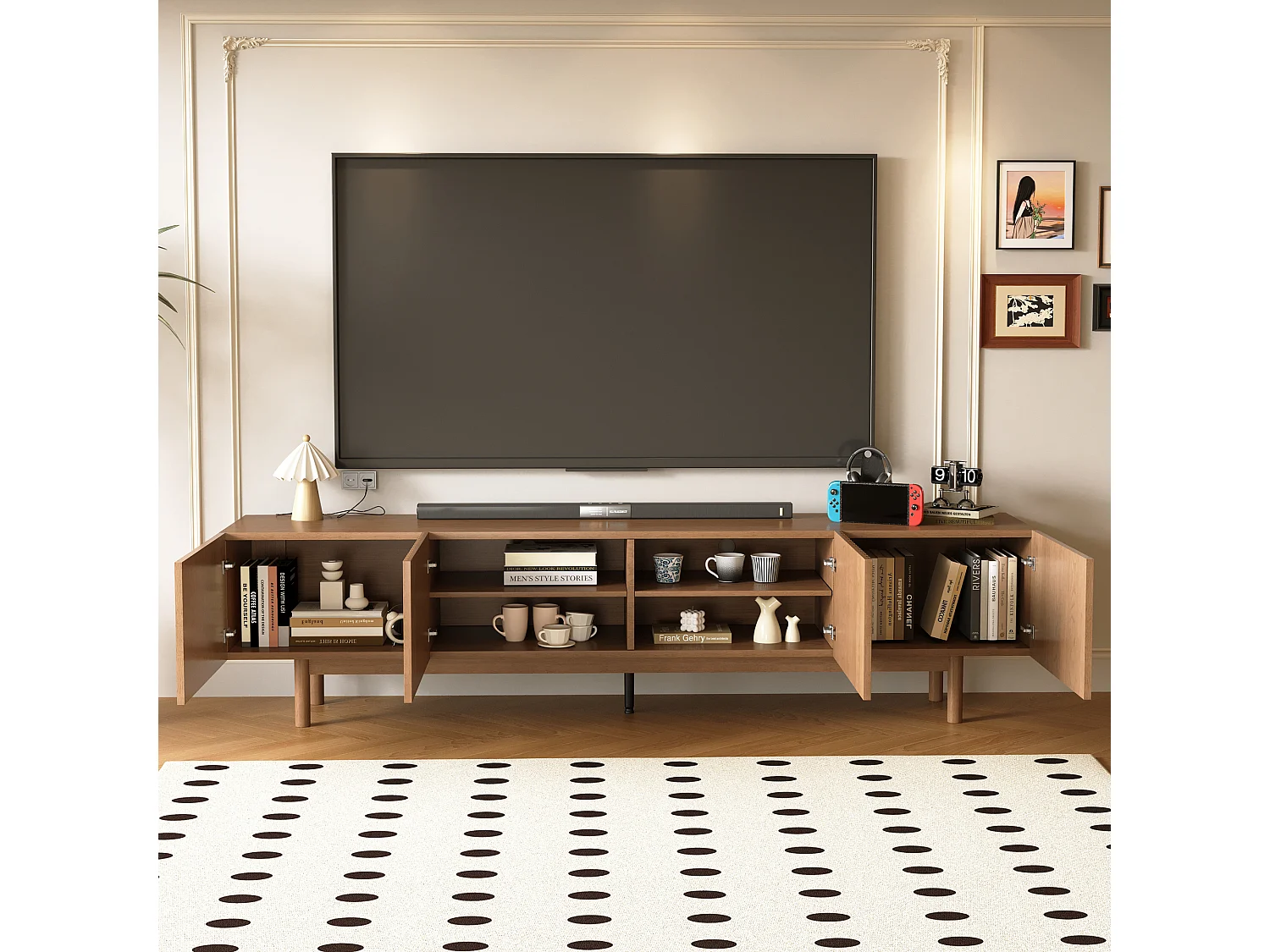 TV-Schrank im Fischschuppen-Design mit großem Stauraum, niedriges Sideboard auf hohen Beinen in Nussfarbe, für TVs ab 75 Zoll, ideal für Wohnzimmer oder Studio