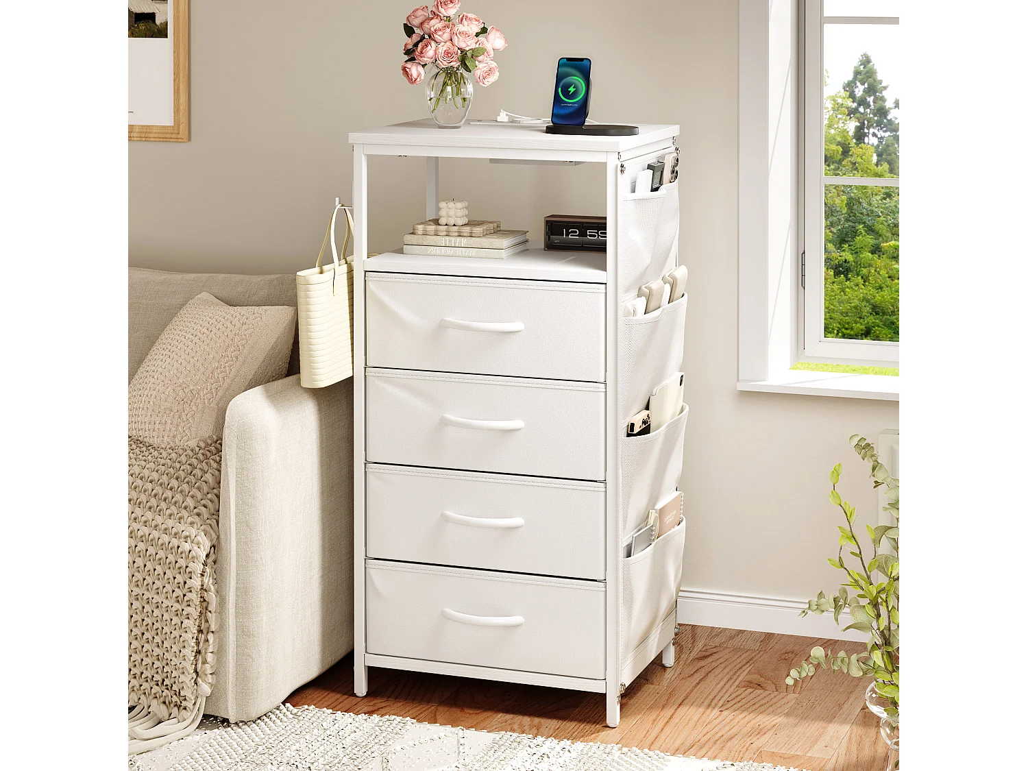 Commode à 4 tiroirs en tissu et 4 poches latérales - table de chevet avec port USB et éclairage LED - meuble à tiroirs avec 2 crochets - blanc