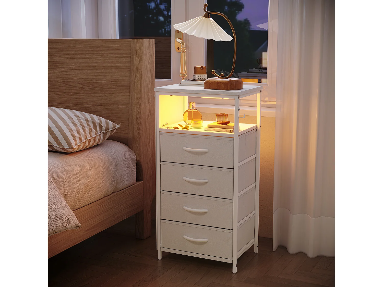 Commode à 4 tiroirs en tissu et 4 poches latérales - table de chevet avec port USB et éclairage LED - meuble à tiroirs avec 2 crochets - blanc