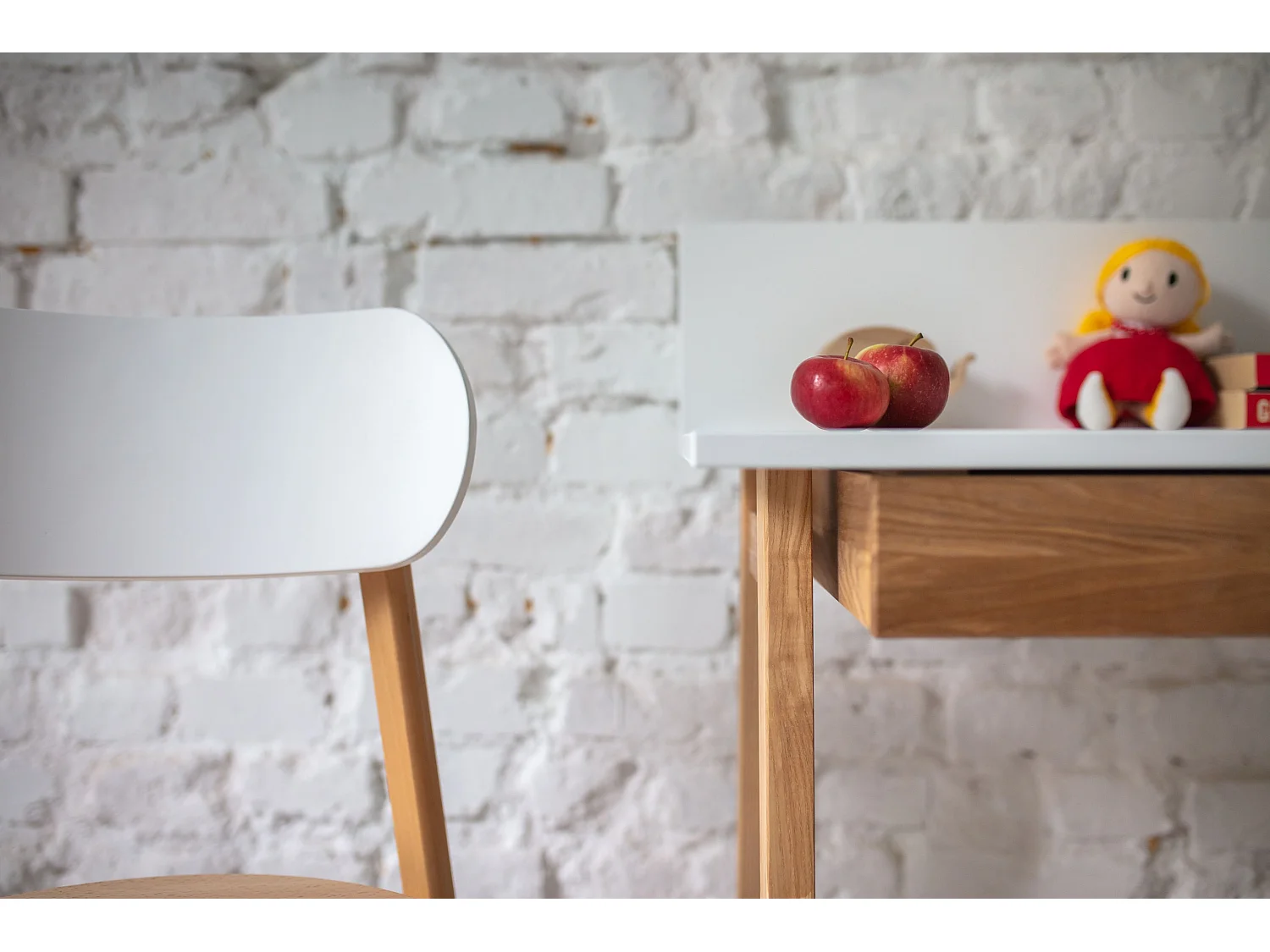 Petite bureau avec tiroirs 110 x 50 cm Luka Vert Sauge | Pieds en frêne