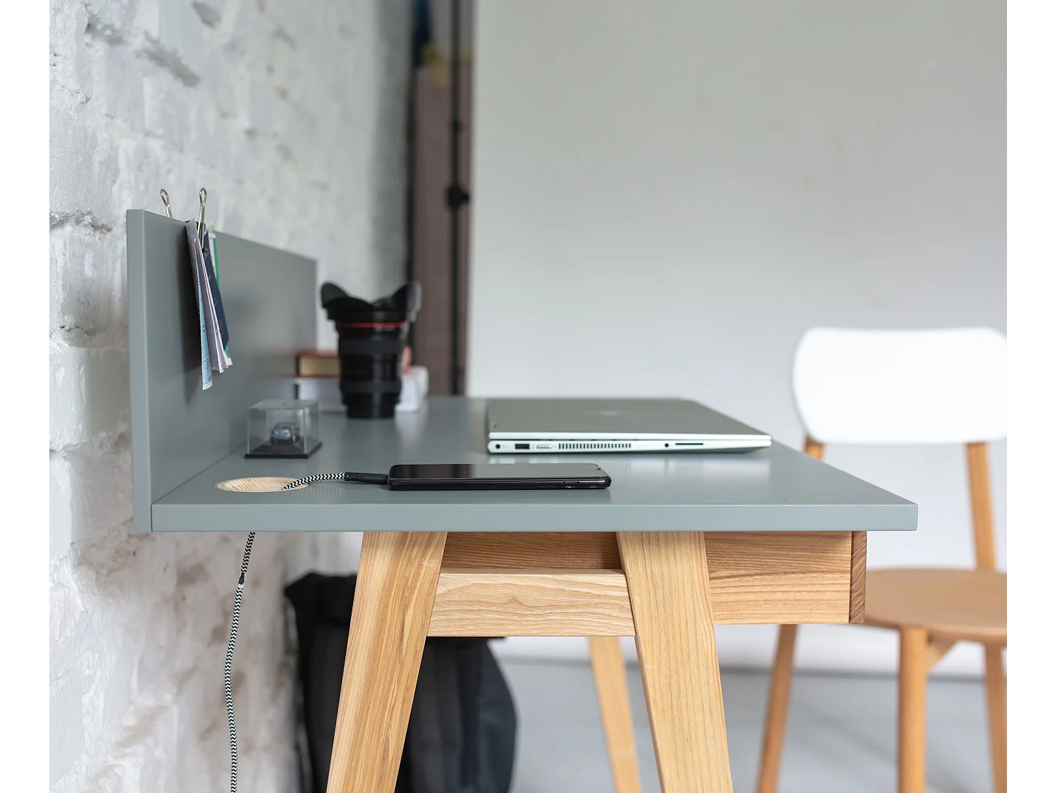Petite bureau avec tiroirs 85 x 50 cm Luka Vert Sauge | Pieds en frêne
