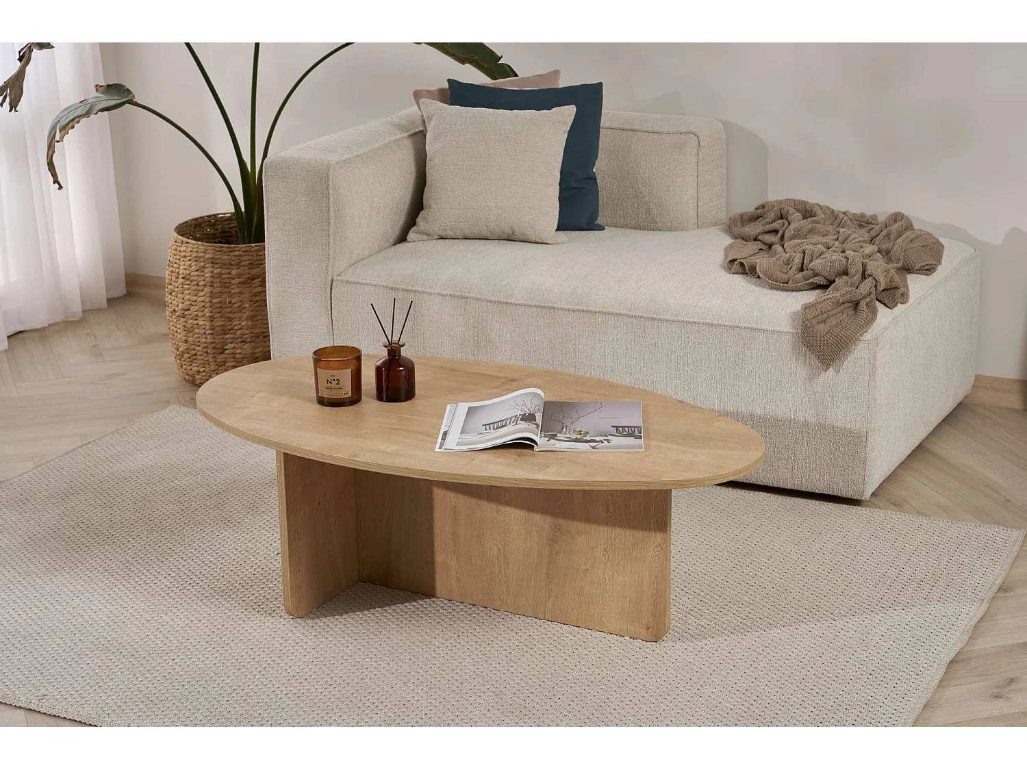 Table basse ovale en bois chêne "Orba" 120x65x40 cm, design épuré sans rangement