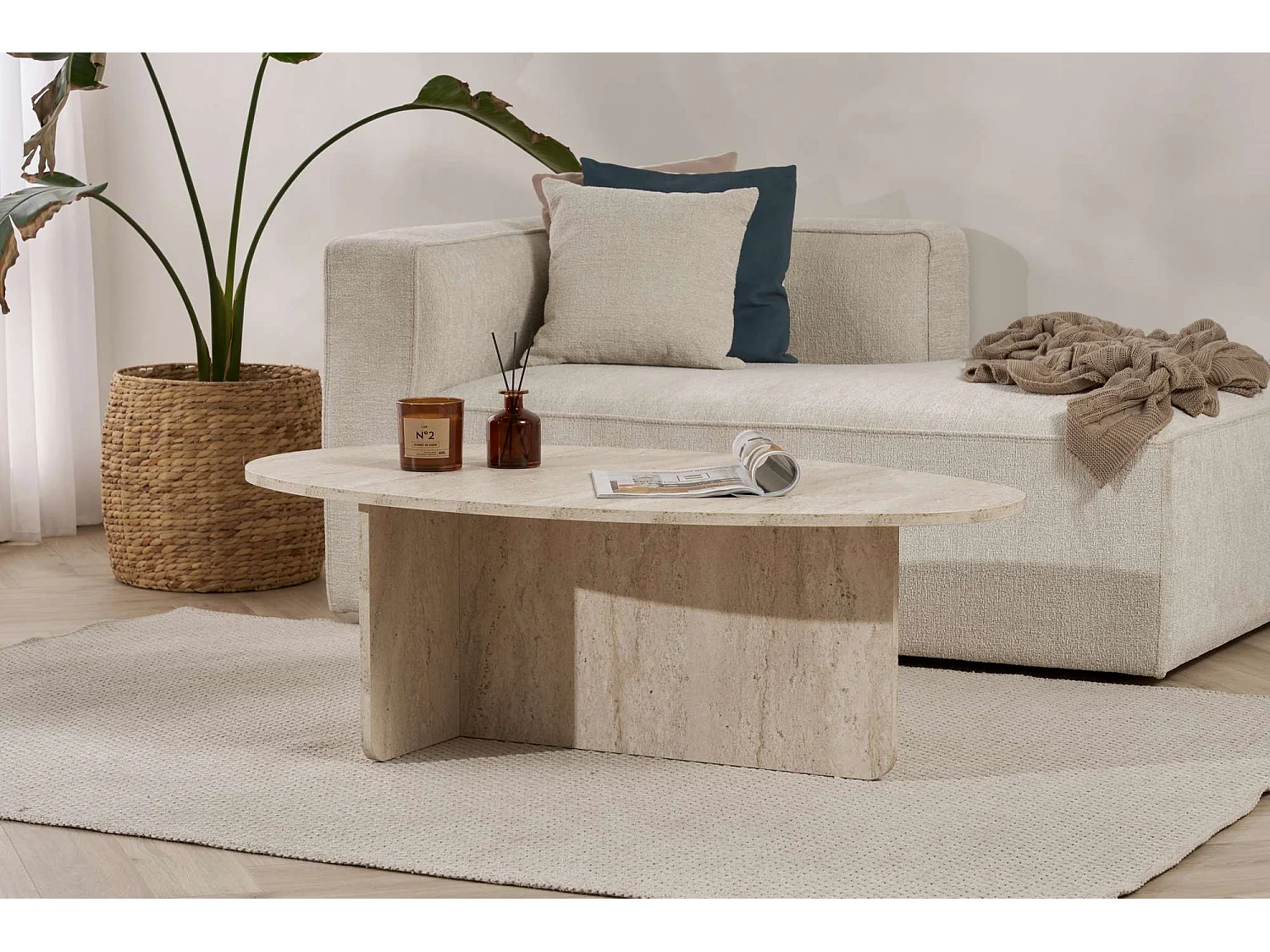 Table basse ovale en bois "Orba" 120x65x40 cm finition travertin beige, design épuré sans rangement