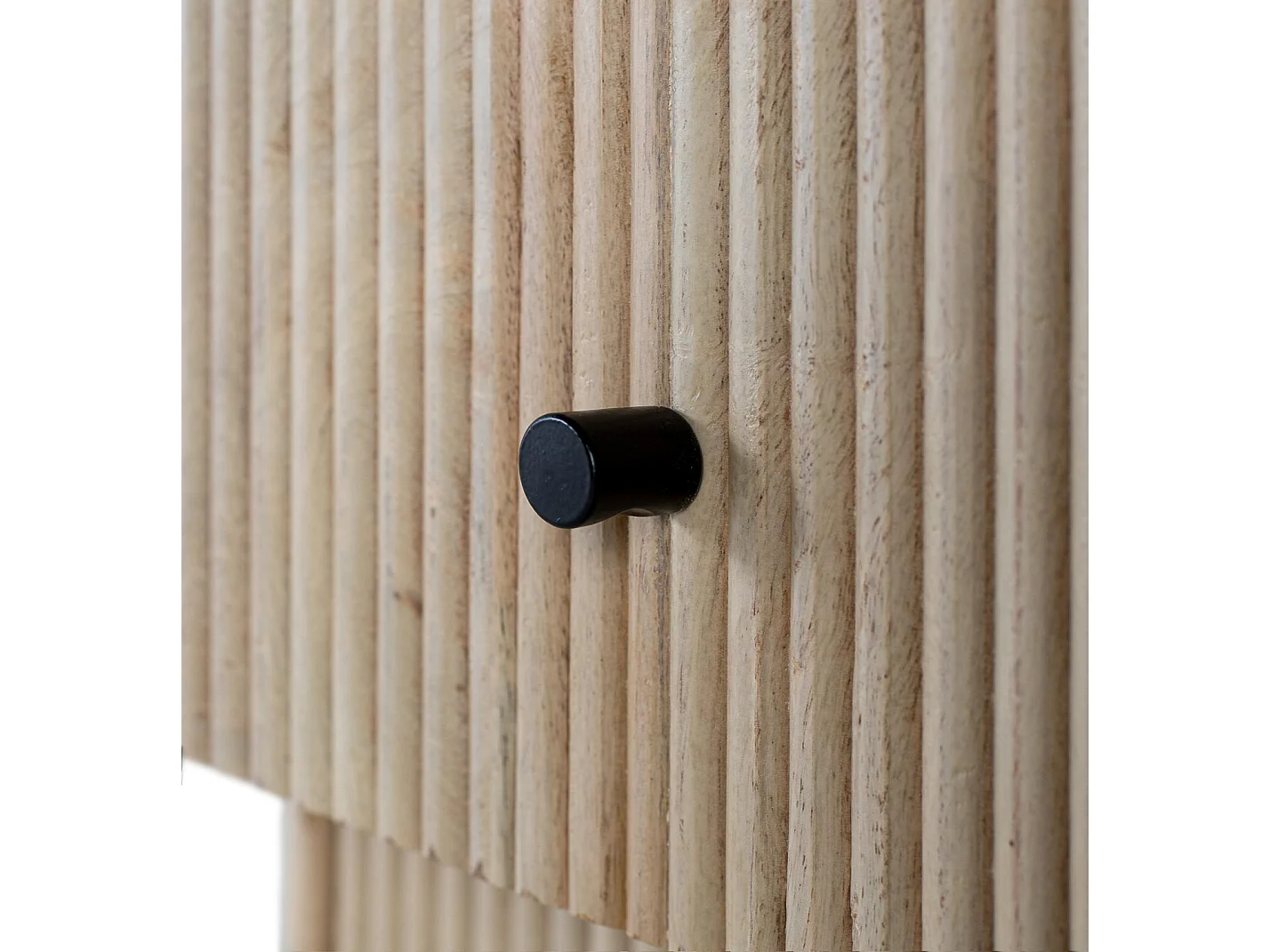 Nachttisch aus Mangoholz mit geriffelter Oberfläche