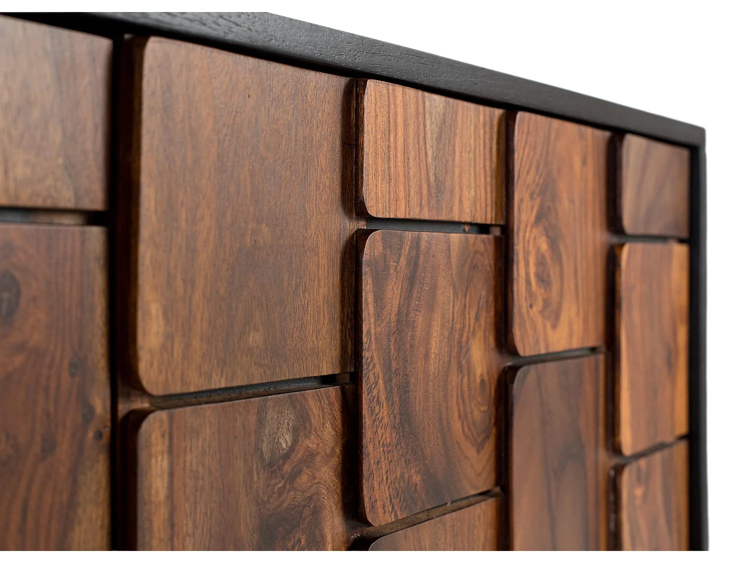 Aparador con dos puertas con diseños geométricos en madera de sheezam