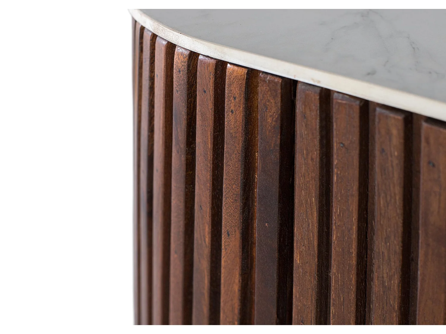 Aparador con laterales curvos en madera de mango color nogal 150 cm