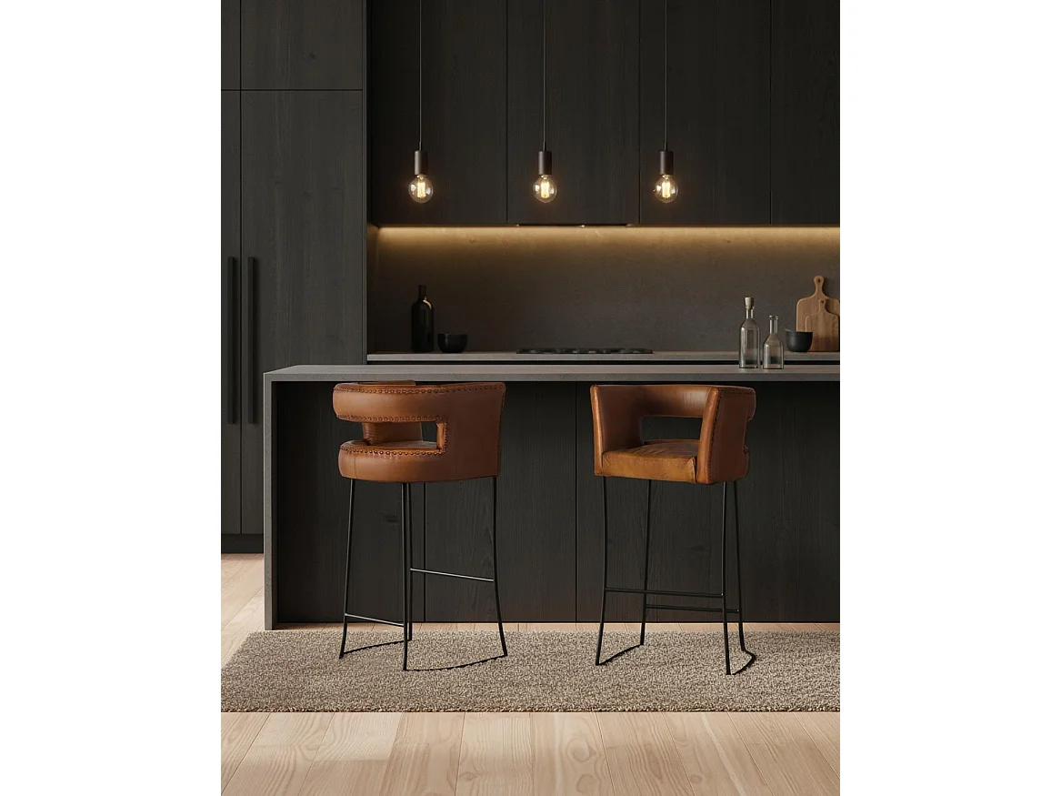 Taburete tapizado en piel natural y estructura metálica curvada