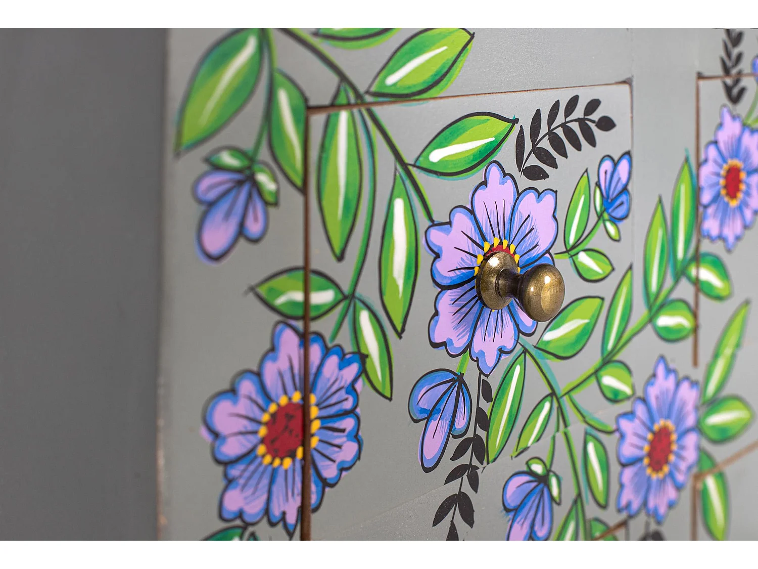 Kommode aus massivem Mangoholz handgefertigt und handbemalt.