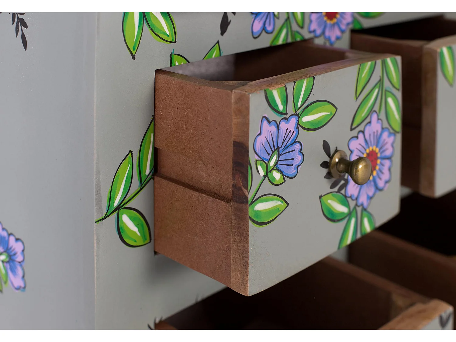 Kommode aus massivem Mangoholz handgefertigt und handbemalt.