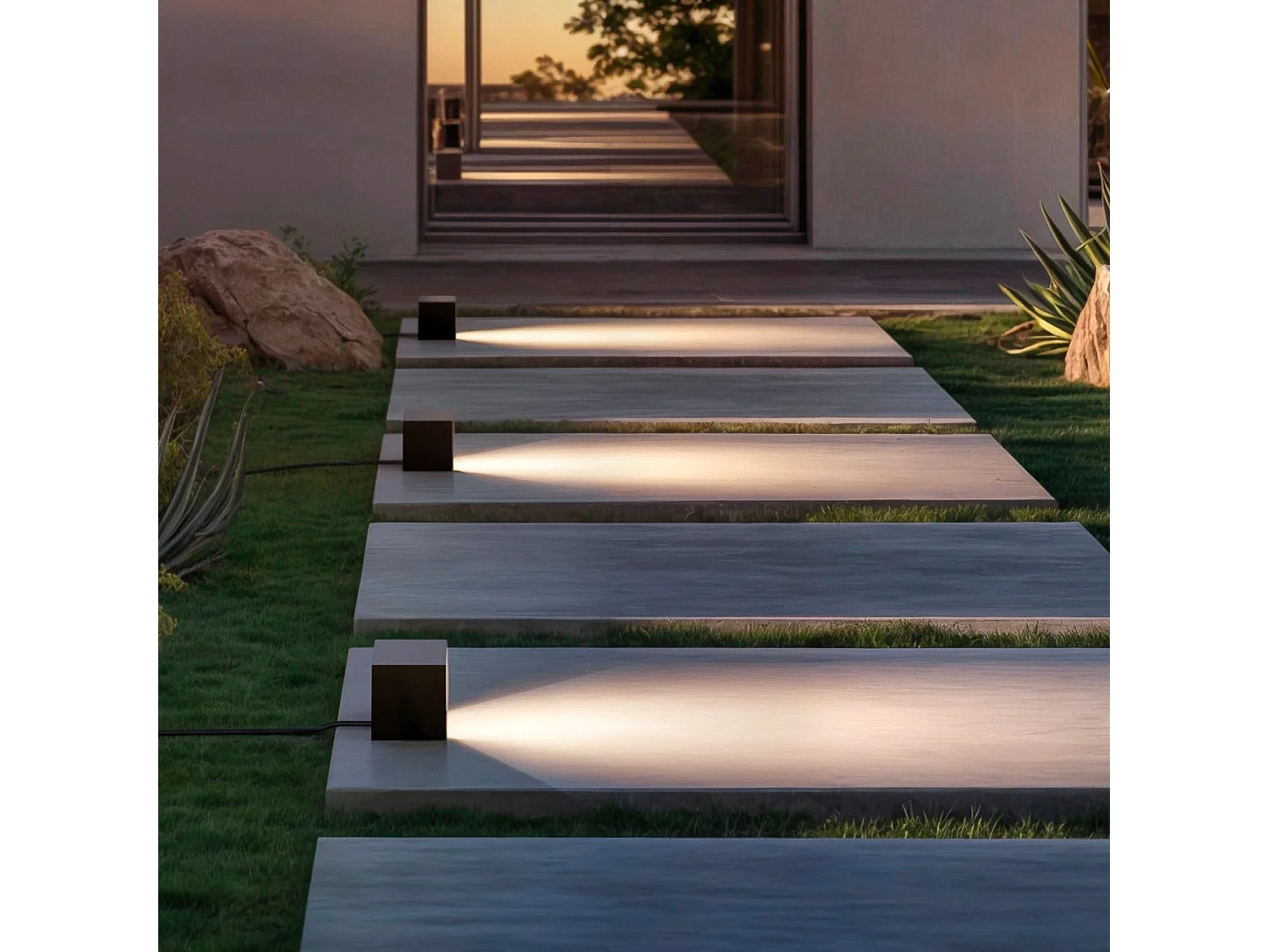 Borne solaire en aluminium SHOW H12cm