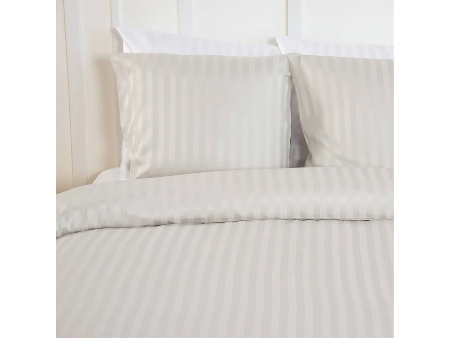 Ropa de cama de poliéster efecto satén con finas rayas beige, 2 plazas