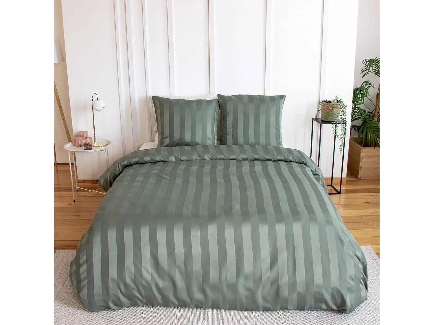 Ropa de cama de poliéster efecto satén con finas rayas verde, 2 plazas