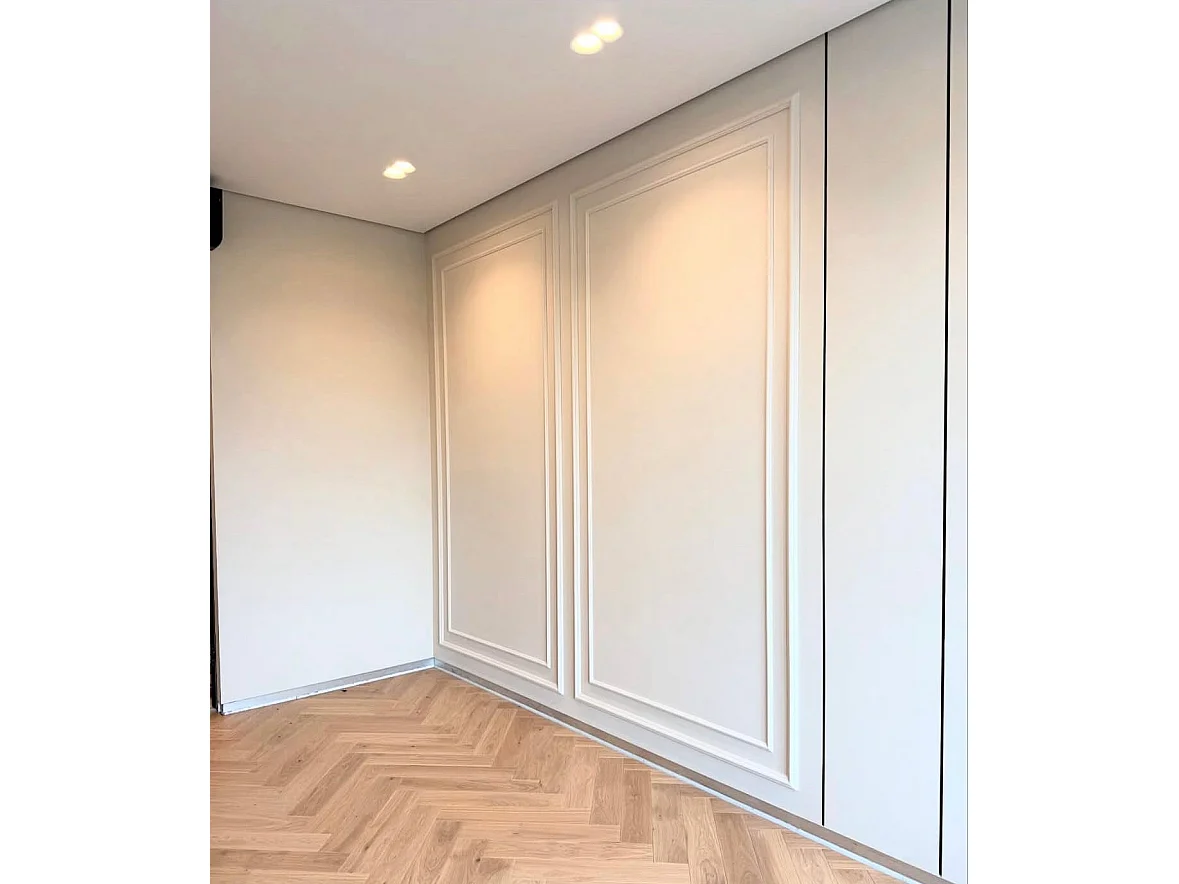 Protocole Home - Moulure murale peignable en polymère blanc mat 2400 x 25 x 15 mm.