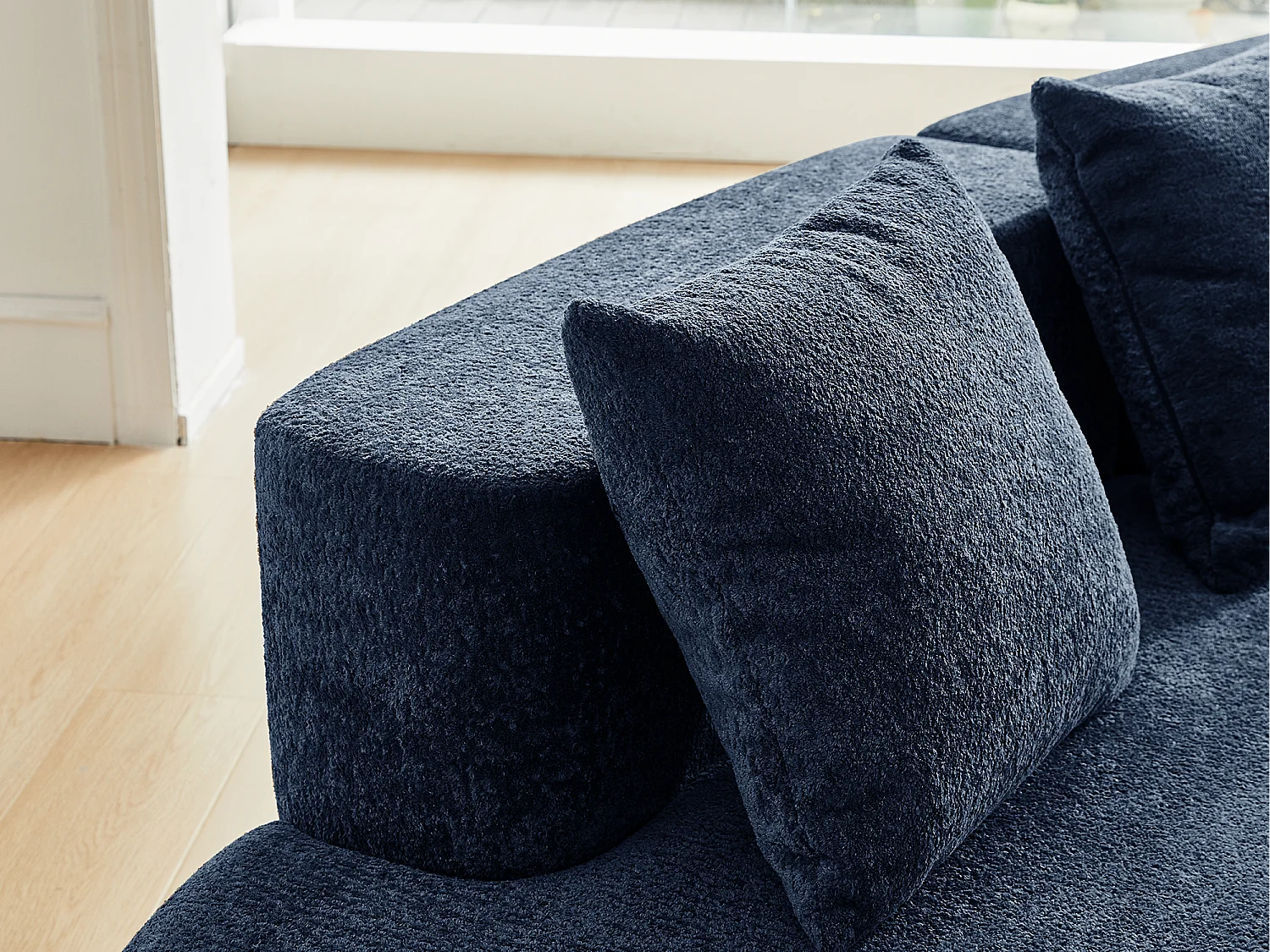 Aurora 1.0 - Canapé 3 places courbe - Velours doux - design arqué - confort moelleux - pour grands salons et espaces de vie